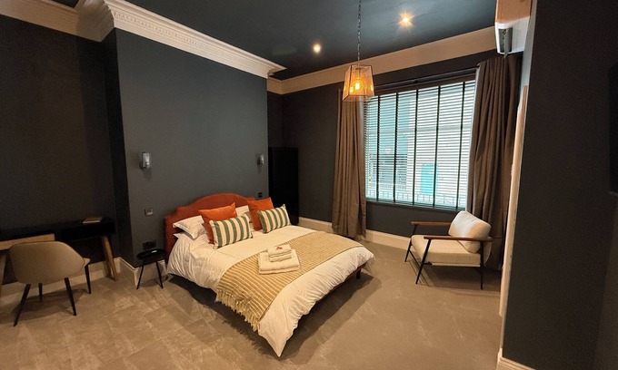 Halifax House | Akroyd House - The Piece Hall Room, A brand new stunning guest house, town centre location with park