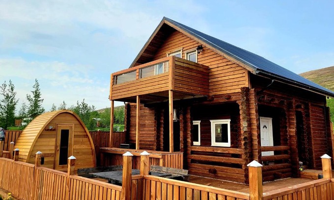 Akureyri Apartment | Akureyri Loghouse