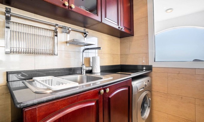 Al Hamra Village House | Al Hamra Beachfront 1BR – Sea View, Pool, Gym & Marina Access