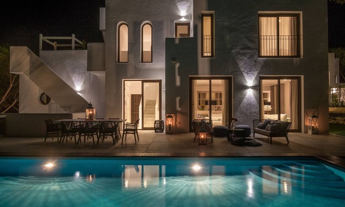 Cabo Roche Villa | Al Mar. Modern Andalus, beach access and views