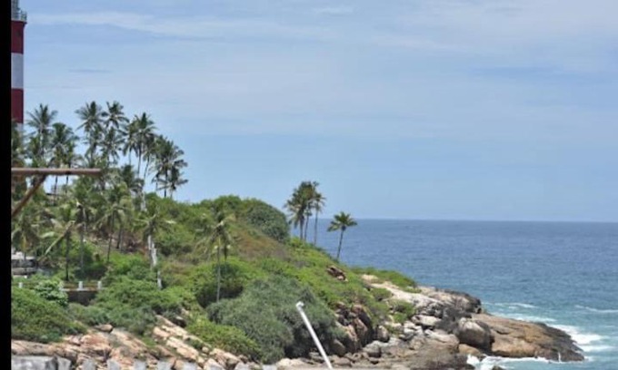 Kovalam Bed & Breakfast | Al Packbag premium beach hotel light house kovalam