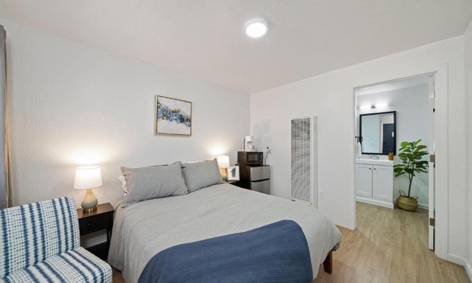 South Lake Tahoe Apartment | AL Unit 1 - Renovated Studio Minutes to Stateline & Heavenly!