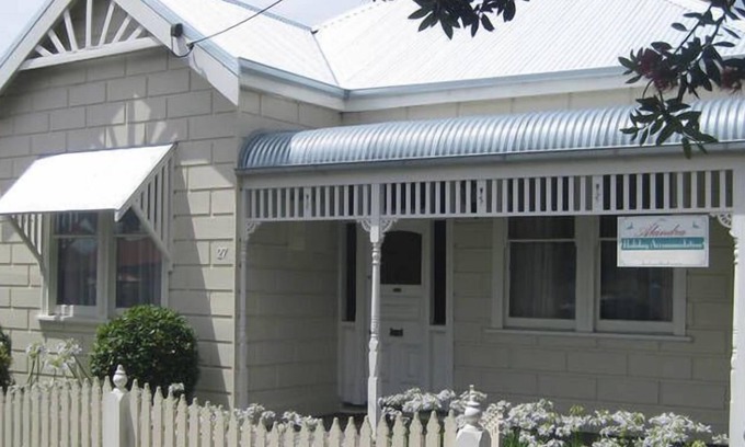 Portland House | ALANDRA - Light Filled | Centrally Located | Heating
