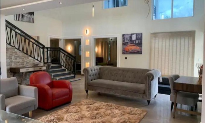 Aiyimensa House | AlanVal Suites