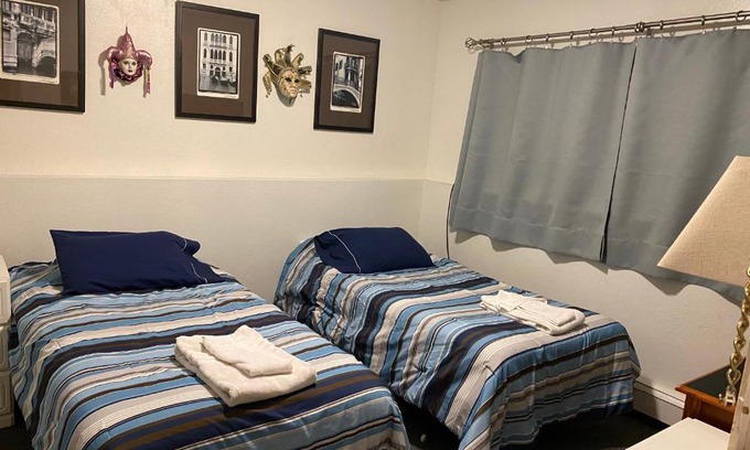 Rogers Park Bed & Breakfast | Alaska European Bed & Breakfast