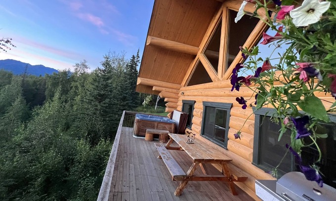 Palmer House | Alaska Knotty Pine Mountain View Vacation Home