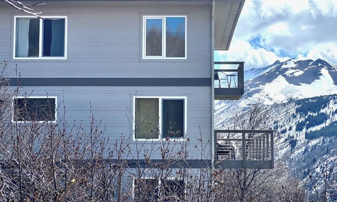 Anchorage House | Alaska Mountain House