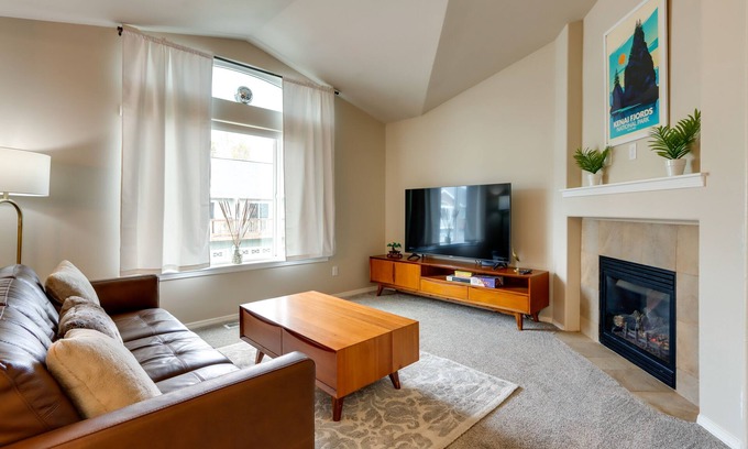 Abbott Loop House | Alaska Retreat w/Balcony, Near Earthquake Park!