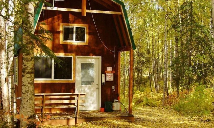 Willow House | ALASKA's Winter Park Cabins