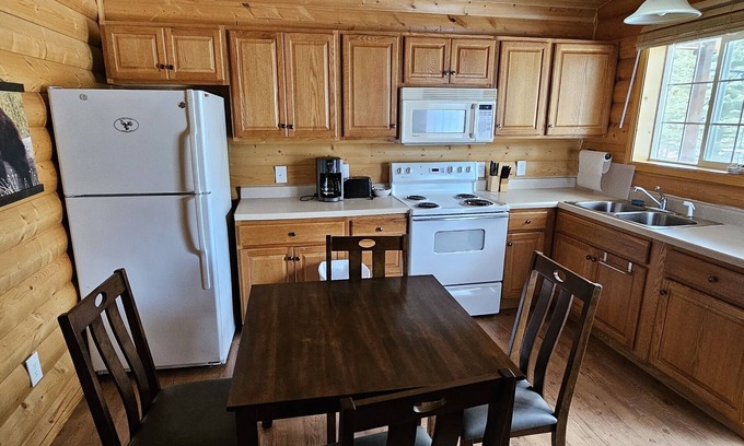 Cohoe Cabin | Alaska Summers Lodge Cabin No. 6