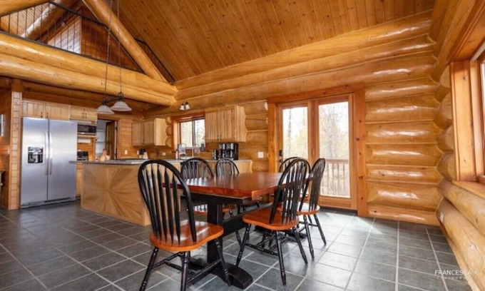 Palmer House | Alaskan Lodge with Hot Tub 🛁