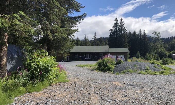 Bear Creek House | Alaskan sportsman’s Home