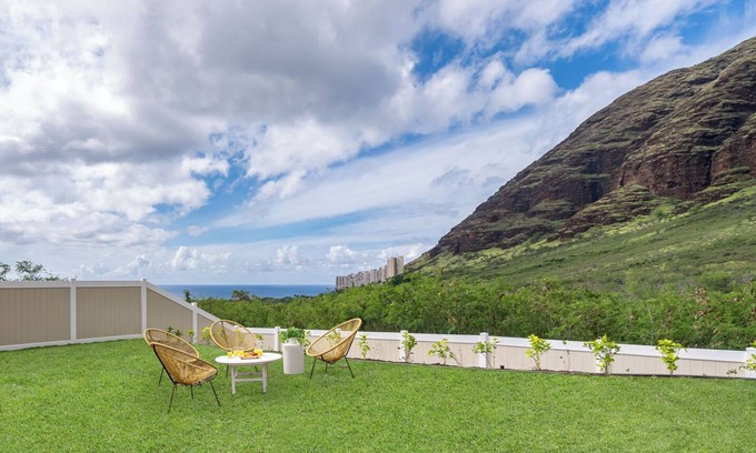 Makaha Valley House | Alaula by AvantStay | Gated Security Home w Valley, Ocean Views!