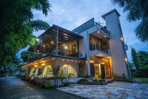 Dehradun Hotel | Alaya Stays Impreza Luxury Stays