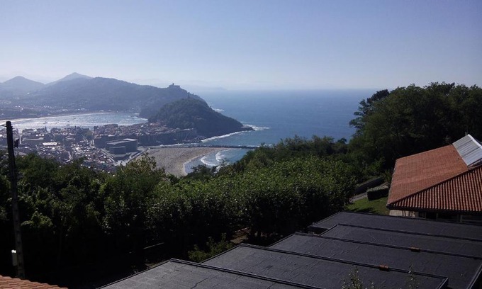 San Sebastian Hostel | Albergue/Auberge ULIA Youth Hostel