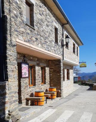 Vega de Valcarce Hostel | Albergue la escuela