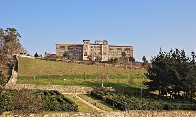 Santiago de Compostela Hostel | Albergue Seminario Menor