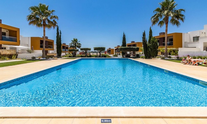 Vale de Parra Apartment | Albufeira Contemporary Apartment by Ideal Homes