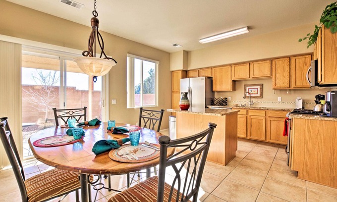 Northeast Heights Condo | Albuquerque Condo w/Yard - 9 Mi to Old Town!