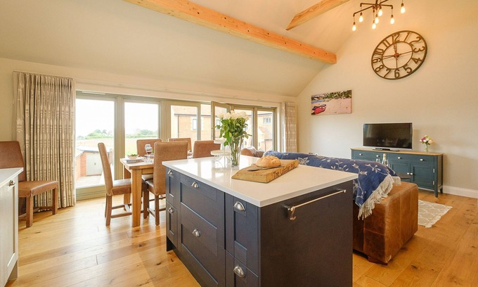Aldeburgh Cottage | Alde Bay Farm - Lobster Pot - sleeps 6 guests in 3 bedrooms