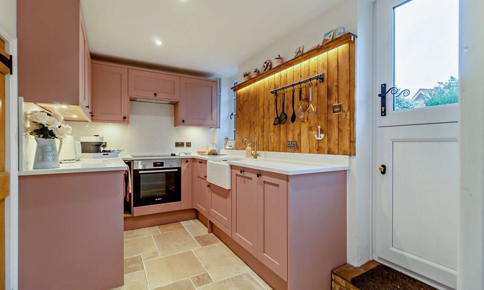 Saxmundham House | Alde End Cottage - One Bedroom House, Sleeps 2