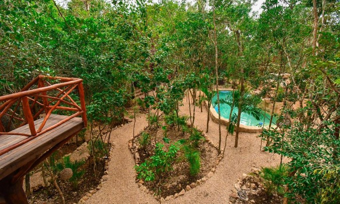 Macario Gomez Cabin | Aldea Pakal