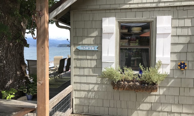 Union Cottage | Alderbrook Area Waterfront Beach Cottage, All Season Escape- Spectacular Views!
