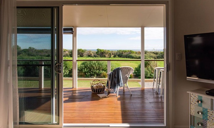 Sellicks Beach Cottage | Aldinga Bay bungalows - ocean view private retreat
