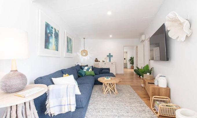 Aldinga Beach House | Aldinga Beach Peartree BnB - Wifi - 3 bed - 2 bath