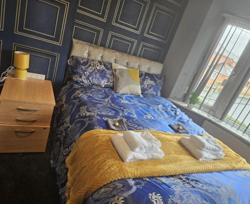 Preston Apartment | Aldwych house, For Holidays, Contractors & Relocation, Free Parking & Wi-Fi