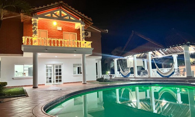 San Jeronimo Villa | Alegre villa de verano con piscina
