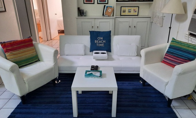 Union Pier Cottage | Alex Cottage- Ideal Retreat for Couples and Small Families