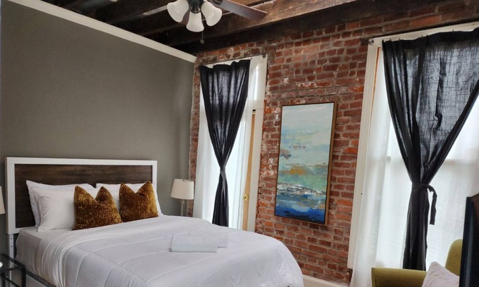Old Town Alexandria Apartment | Alexandria Cozy Loft is located in the heart of Oldtown, close by metro & water.
