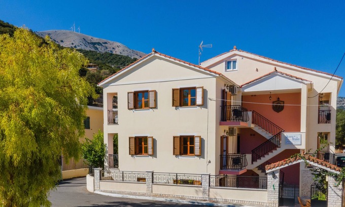 Agia Efimia House | Alexatos Studios - Traditional & On Budget