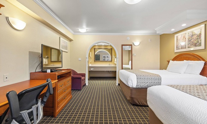 Little Saigon Hotel | Alexis Park Hotel
