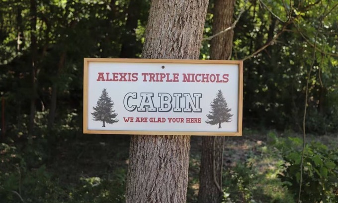 Powell Cabin | Alexis Triple Nichols Cabin