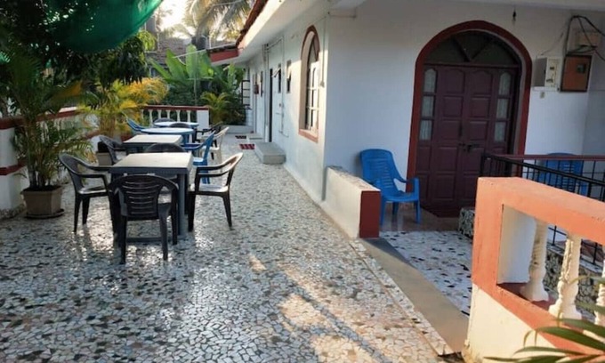 Candolim Hotel | Alexmarie Holiday Home (2)n