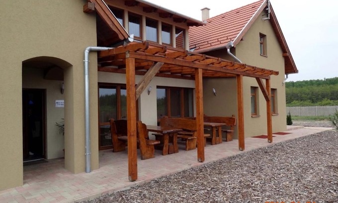 Kunfeherto House | Alföldi Borok Háza