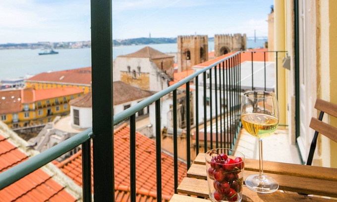 Se Apartment | Alfama Balcony River View by LovelyStay