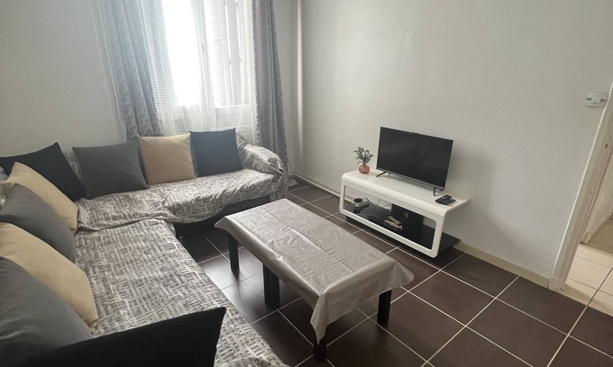 Sidi M'Hamed Apartment | Alger Centre : Appart Place du 1 er Mai / free WIFI/ 40 euros per night