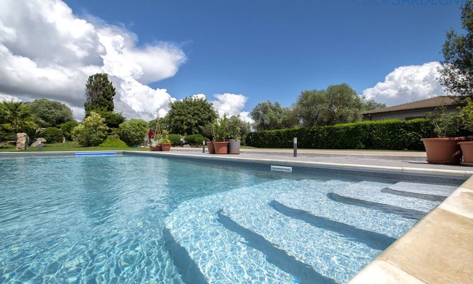 Alghero Villa | Alghero a charming villa with swimming pool, wifi, park, for 6 people