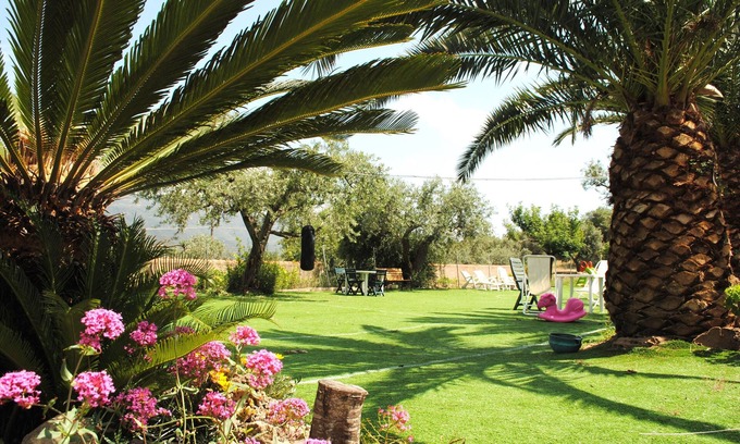 Alghero Villa | Alghero family-friendly villa 1km from the beach, WiFi, garden, playground