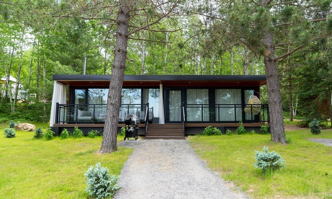 South Algonquin Cabin | Algonquin's Edge Resort | Waterview 3