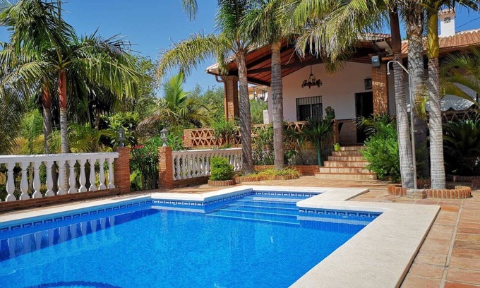Alhaurin de la Torre Cottage | Alhaurin De La Torre: charming andalusian villa with pool and garden with palms, very calm. WIFI FREE