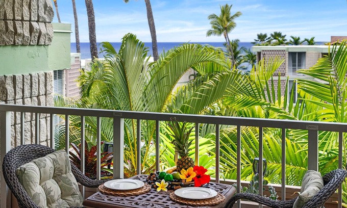 Kailua-Kona Condo | Alii Villas#318 Beautiful Top Floor Condo with Garden & Ocean Views