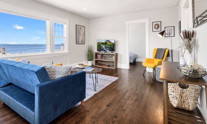 Alki House | Alki/Perfect Location/FAST WiFi/Steps to Beach