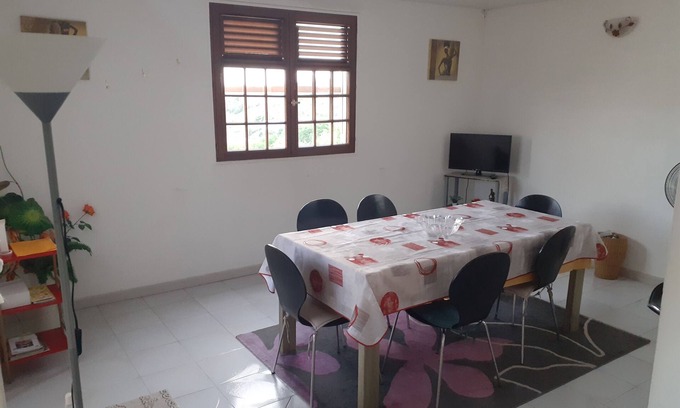 Fort-de-France Apartment | ALL COMFORT, on the first floor of a villa, close to the Port and all amenities