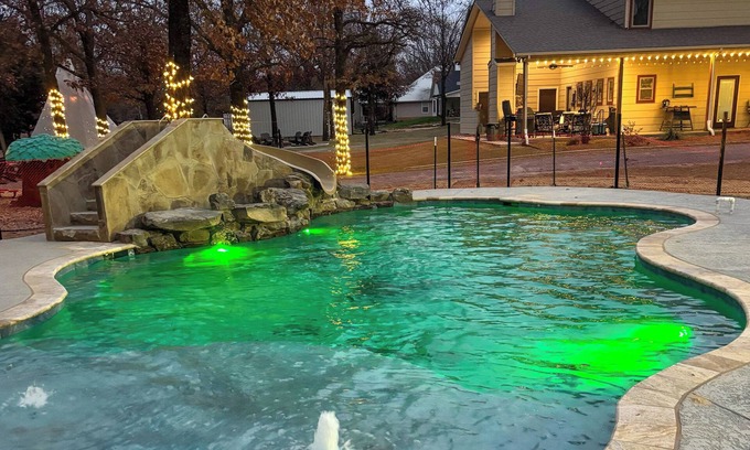 Kingston House | All-Encompassing Family Retreat Near Lake Texoma!
