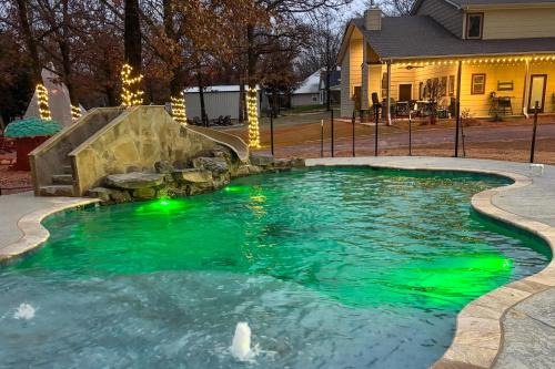 Kingston House | All-Encompassing Family Retreat Near Lake Texoma!