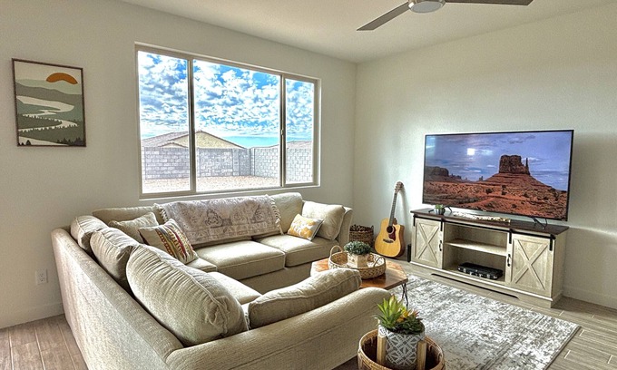 Entrada Del Oro House | All Fore! The Views! Putting Green! King Bed!